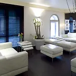 Victoria Hotel 2*