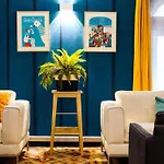 Victoria Hotel 2*