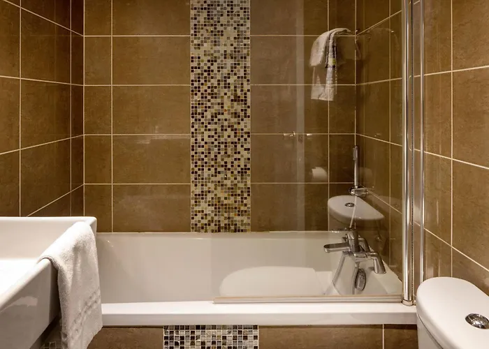 Victoria Hotel 2*