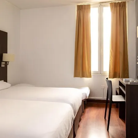Victoria Hotel 2*