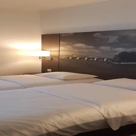 Victoria Hotel 2*