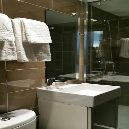 فيكتوريا باريس