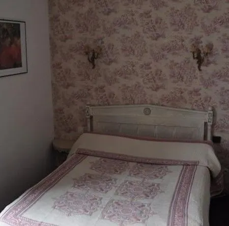 Victoria 2* Paris