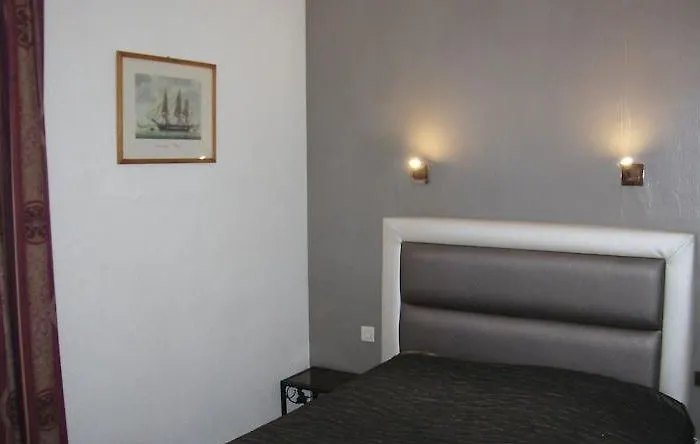 Victoria 2* Paris