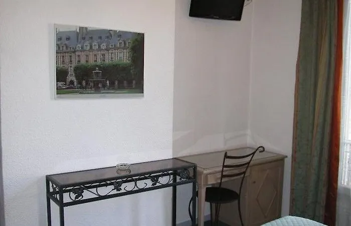 Victoria 2* Paris